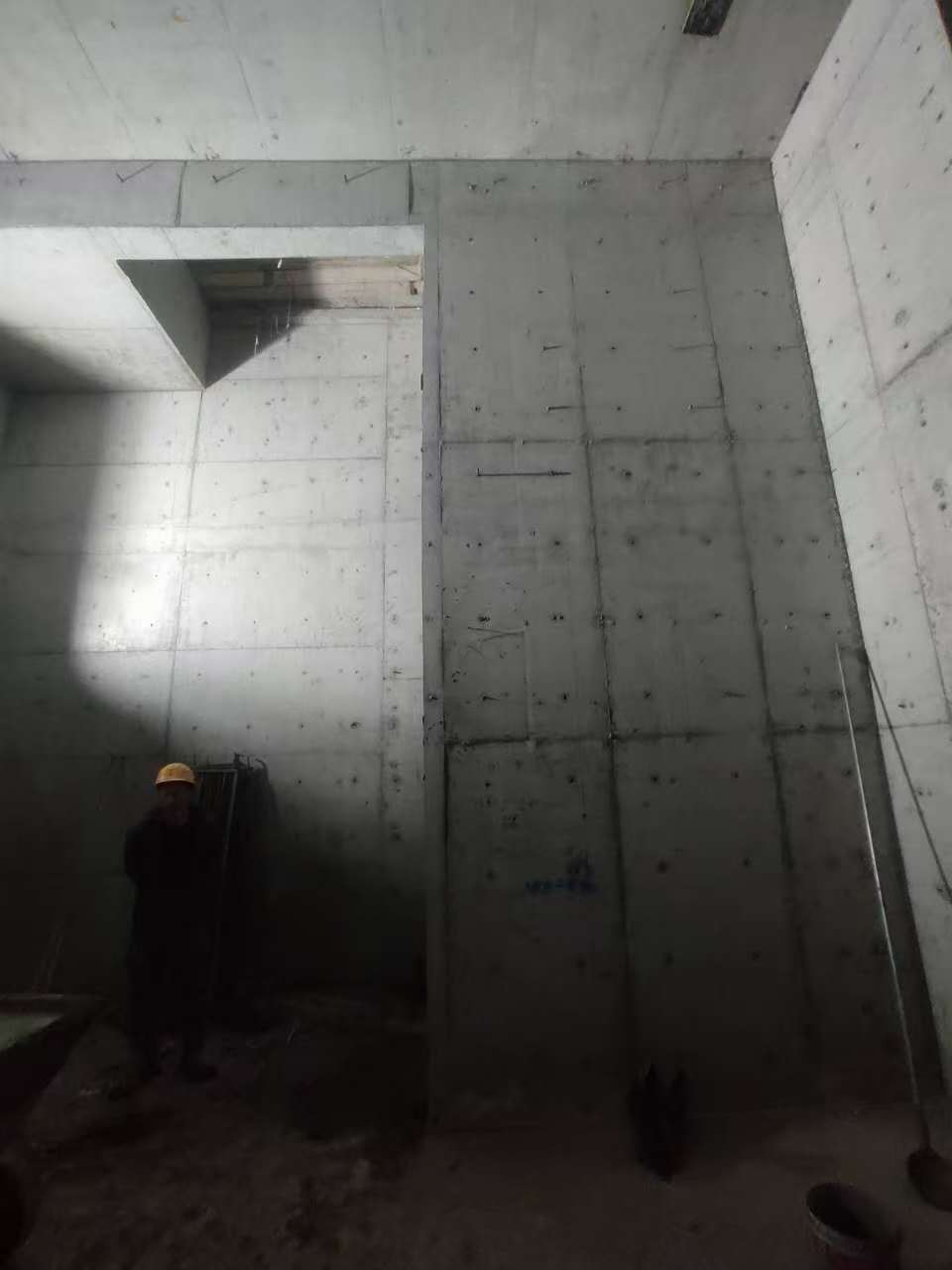 哈密墙上开槽钢筋断了有影响吗